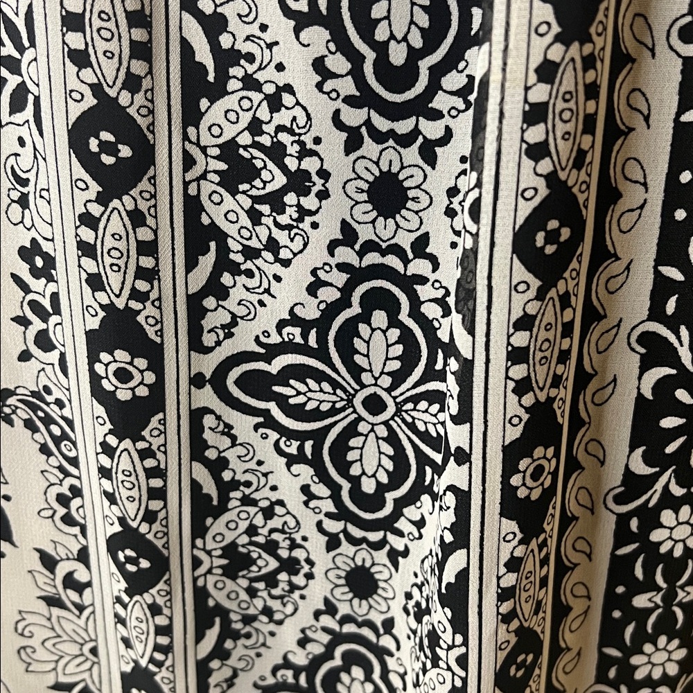 Iz Byer black and white Lace sleeveless top. - Picture 7 of 10